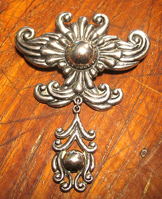 Jewelry<br>SOLD  Great and Dramatic Los Castillo Pin