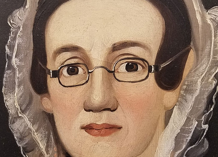 Portrait of a lady wearing glasses.