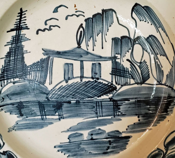 Ceramics<br>18th Century<br>Creamware plate with Chinese House Decoration