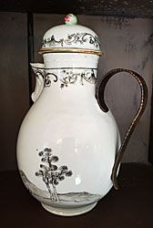 Chinese Export Porcelain covered Pot